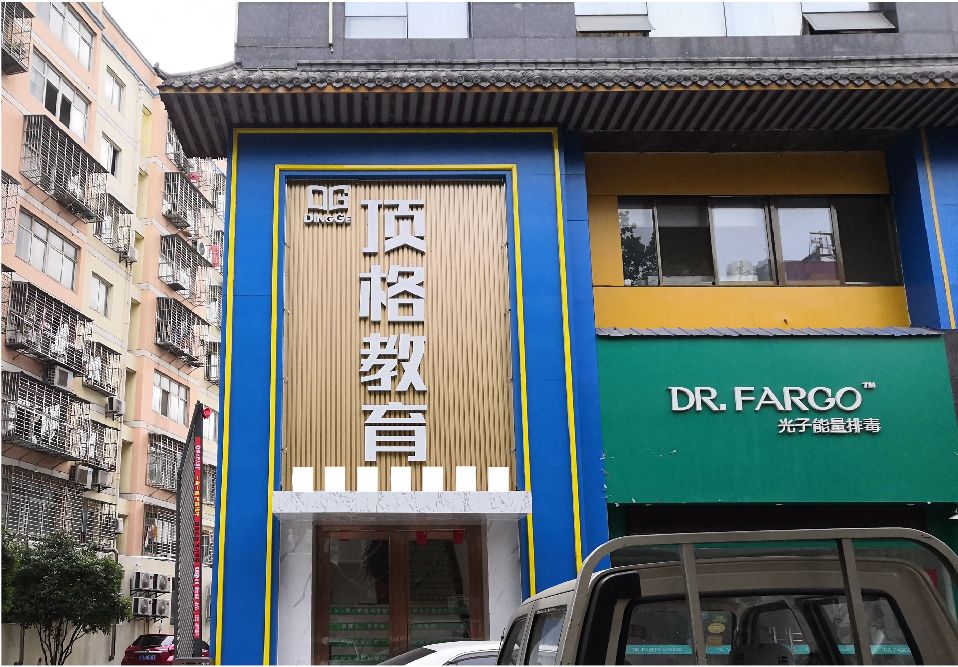 云霄门头设计要符合门店特色。