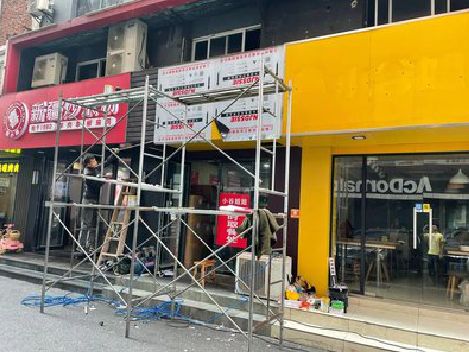 云霄制作广告招牌如何避免它发黄？